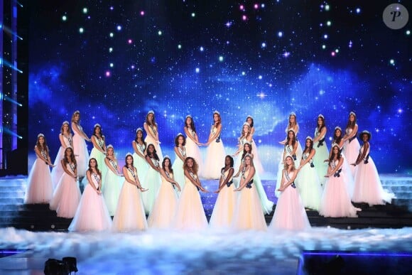 Les Miss régionales rendent hommage à Johnny Hallyday - Concours Miss France 2018. Sur TF1, le 16 décembre 2017.