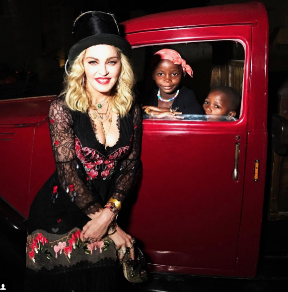 Madonna avec ses enfants en Italie pour son anniversaire, le 22 août 2017.