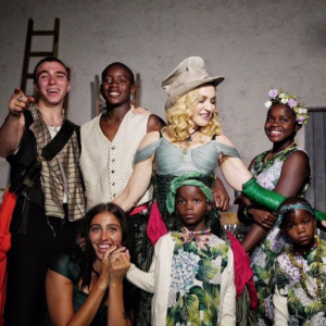 Madonna pose avec tous ses enfants pour son anniversaire organisé dans les Pouilles en Italie, le 19 août 2017.