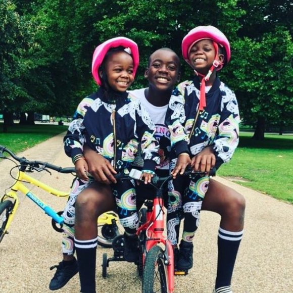 Estere et Stella avec leur grand frère David sur Instagram, le 10 août 2017.