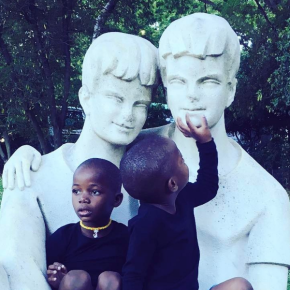 Estere et Stella sur Instagram le 17 mai 2017.