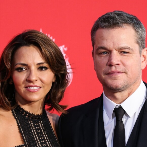 Luciana Barroso et son mari Matt Damon à la première de 'Suburbicon' au théâtre Regency Village à Westwood, le 22 octobre 2017