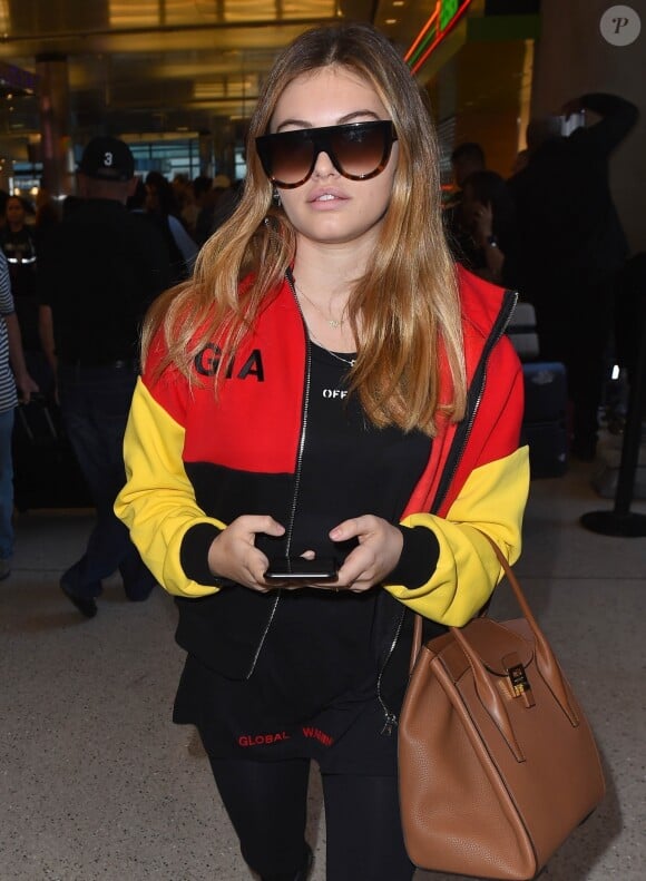 Thylane Blondeau arrive à l'aéroport de LAX à Los Angeles, le 7 novembre 2017
