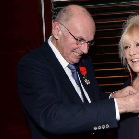 Exclusif - Boris Cyrulnik - Mylène Demongeot a été décorée du titre de chevalier de la Légion d'honneur par l'éthologue Boris Cyrulnik à Paris. Le 15 décembre 2017 © Daniel Angeli - Stéphane Mulys / Bestimage