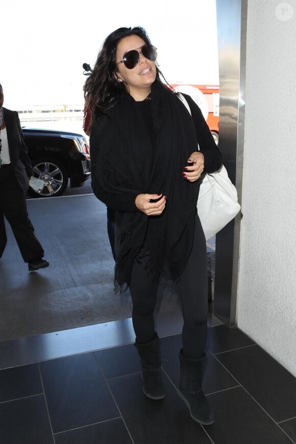 Eva Longoria va prendre un vol à Los Angeles le 1er décembre 2017.