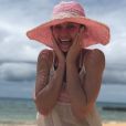 Elle Evans a révélé le 24 décembre 2017 sur Instagram que Matt Bellamy (Muse) l'a demandée en mariage lors des vacances les plus romantiques de leur vie dans les Îles Fidji, quelques jours après son anniversaire le 9 décembre.