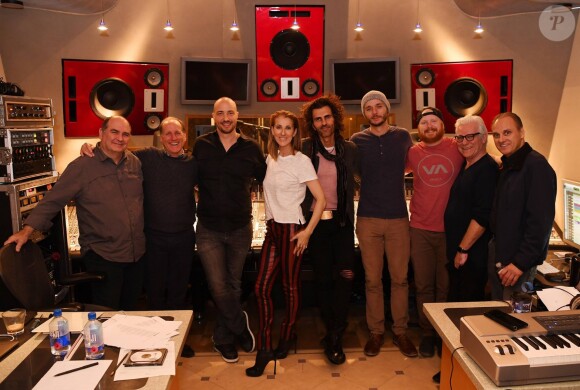 Céline Dion en studio. Facebook, décembre 2017