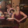 Mariah Carey, son compagnon Bryan Tanaka et ses enfants Moroccan et Monroe fêtent Noël à Aspen. Décembre 2017.