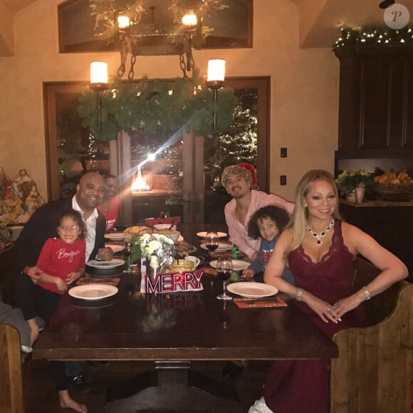 Mariah Carey, son compagnon Bryan Tanaka et ses enfants Moroccan et Monroe fêtent Noël à Aspen. Décembre 2017.