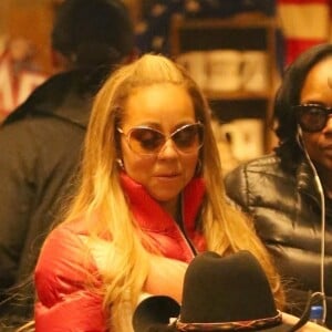 Exclusif - Mariah Carey fait du shopping à Aspen, le 25 décembre 2017.