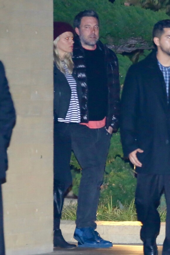 Ben Affleck et sa compagne Lindsay Shookus à Malibu le 26 décembre 2017. 