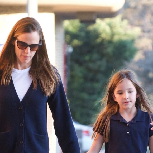 Jennifer Garner a emmené sa fille Seraphina chez le médecin dans le quartier de Brentwood à Los Angeles, le 12 décembre 2017.