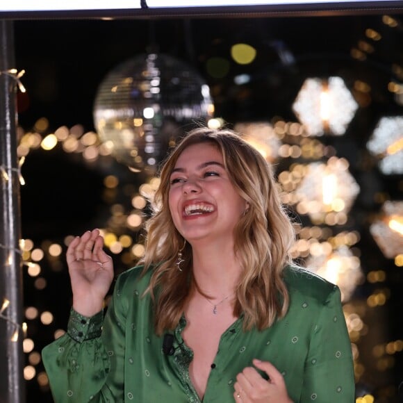 Exclusif - Louane Emera lors de l'enregistrement de l'émission "Toute la musique qu'on aime" présentée par Nikos Aliagas à Paris le 4 décembre 2017. L'émission sera diffusée sur TF1 le 31 décembre 2017. © Cyril Moreau / Bestimage