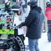 Exclusif - Paris Hilton et son compagnon Chris Zylka font du ski à Aspen, le 28 décembre 2017.