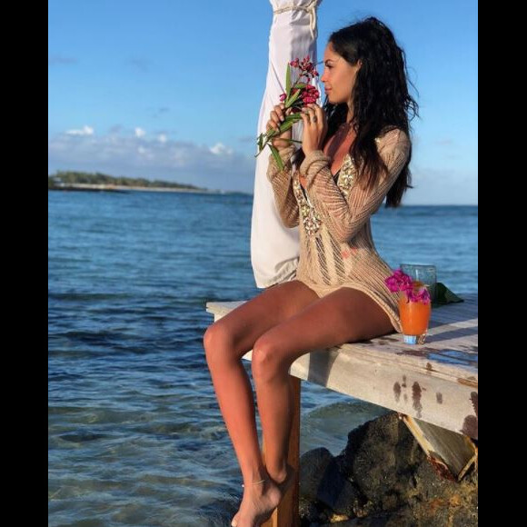 Nabilla profite de ses vacances de rêve avec son amoureux Thomas Vergara à l'île Maurice pour les fêtes de fin d'année 2017.