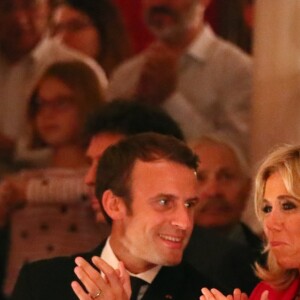 Exclusif - Marc Ladreit de Lacharrière, le président de la République française Emmanuel Macron, Brigitte Macron et Jean-Claude Camus à la représentation de la pièce de théâtre "Le Tartuffe" au théâtre de La Porte Saint-Martin à Paris, le 14 octobre 2017. © Sébastien Valiela/Bestimage