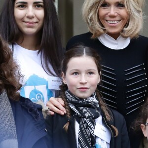 La première dame Brigitte Macron accueille les enfants de l'UNICEF pour la Journée internationale des droits de l'Enfant au palais de l'Elysée à Paris le 20 novembre 2017. © Stéphane Lemouton / Bestimage