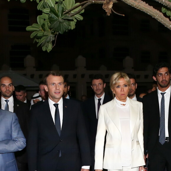 Le président de la République française Emmanuel Macron et sa femme la Première Dame Brigitte Macron (Trogneux) visitent le lycée français International Georges Pompidou d'Abou Dhabi, aux Emirats arabes unis, le 9 novembre 2017. Le président fait une allocution au lycée. © Dominique Jacovides/Bestimage