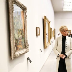 Jack Lang, Françoise Nyssen, ministre de la Culture, le président de la République Emmanuel Macron et sa femme la Première Dame Brigitte Macron (Trogneux) - Le président de la République et sa femme la Première Dame lors de la cérémonie d'inauguration du musée du Louvre Abu Dhabi, aux Emirats arabes unis, le 8 novembre 2017. © Dominique Jacovides/Bestimage