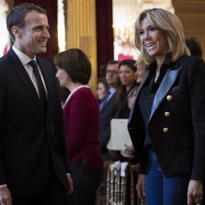 Le président Emmanuel Macron, sa femme la Première Dame Brigitte Macron (Trogneux) et le premier ministre Edouard Philippe reçoivent des personnalités à l'Elysée à l'occasion de la Journée internationale pour l'élimination des violences faites aux femmes à Paris le 25 novembre 2017. © Zihnioglu Kamil / Pool / Bestimage