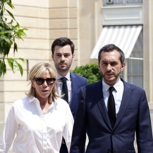 Exclusif - La première dame, Brigitte Macron (Trogneux) visite avec Pierre-Olivier Costa et Tristan Bromet les installations pour la fête de la musique dans la cour du palais de l'Elysée à Paris, France, le 21 juin 2017. © Stéphane Lemouton/Bestimage