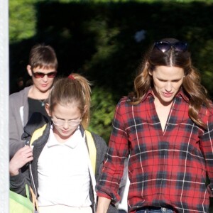 Jennifer Garner est allée chercher ses enfants Violet et Samuel à l'école à Los Angeles, le 13 décembre 2017.
