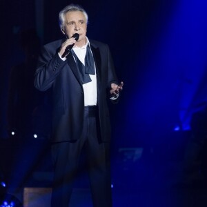 Exclusif - Michel Sardou en concert à la Seine Musicale le 26 décembre 2017 à Boulogne-Billancourt. L'artiste y chantera jusqu'au 7 janvier 2018 avant de partir en tournée dans toute la France et de clore l'aventure par deux ultimes concerts à la Seine Musicale les 23 et 24 mars. © Pierre Perusseau / Bestimage 