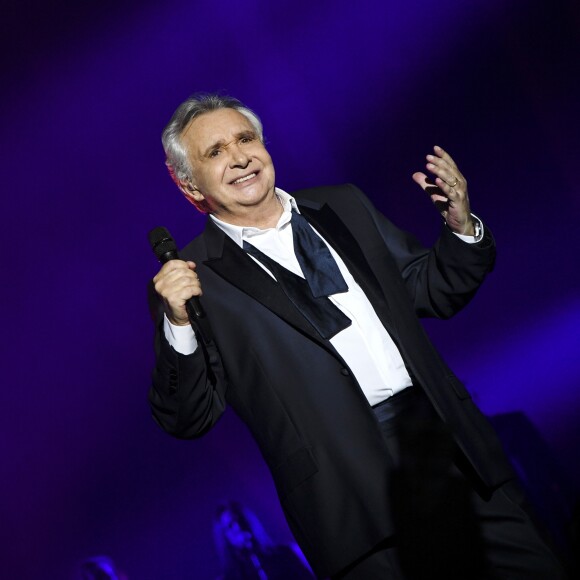 Exclusif - Michel Sardou en concert à la Seine Musicale le 26 décembre 2017 à Boulogne-Billancourt. L'artiste y chantera jusqu'au 7 janvier 2018 avant de partir en tournée dans toute la France et de clore l'aventure par deux ultimes concerts à la Seine Musicale les 23 et 24 mars. © Pierre Perusseau / Bestimage 
