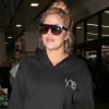 Khloe Kardashian, enceinte, arrive à l'aéroport LAX de Los Angeles le 3 janvier 2018.