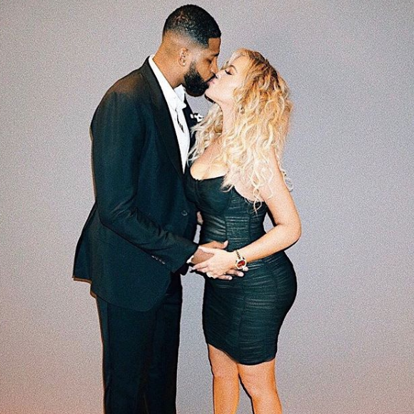 Khloé Kardashian (enceinte) et Tristan Thompson sur une photo publiée sur Instagram en janvier 2018