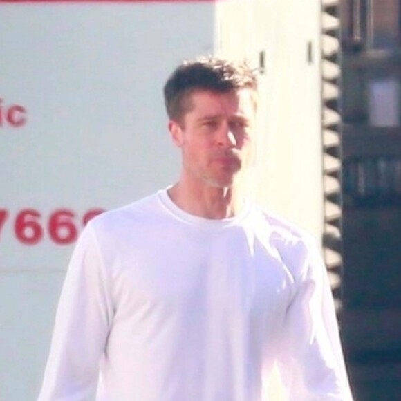 Exclusif - Brad Pitt sur le tournage de 'Ad Astra' à Baker en Californie. Le film raconte l'histoire d’un ingénieur autiste qui part à la recherche de son père, perdu dans l'espace vingt ans après son départ pour Neptune. Le 29 septembre 2017