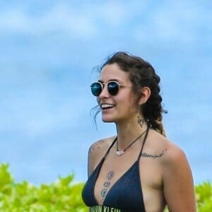 Exclusif - Paris Jackson et Omer Bhatti en vacances à Hawaï, le 25 décembre 2017.