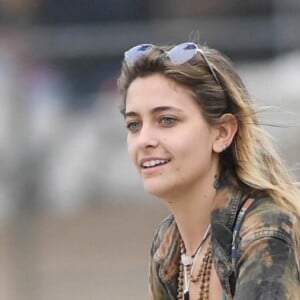 Exclusif - Paris Jackson fait du skateboard à Venice le 30 décembre 2017.