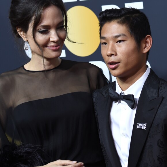 Angelina Jolie et son fils Pax sur le tapis rouge de la 75ème cérémonie des Golden Globe Awards au Beverly Hilton à Los Angeles, le 7 janvier 2018. © Chris Delmas/Bestimage