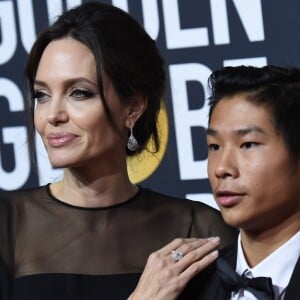 Angelina Jolie et son fils Pax sur le tapis rouge de la 75ème cérémonie des Golden Globe Awards au Beverly Hilton à Los Angeles, le 7 janvier 2018. © Chris Delmas/Bestimage