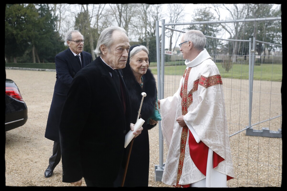 Photo SemiExclusif Le comte et la comtesse de Paris arrivant pour