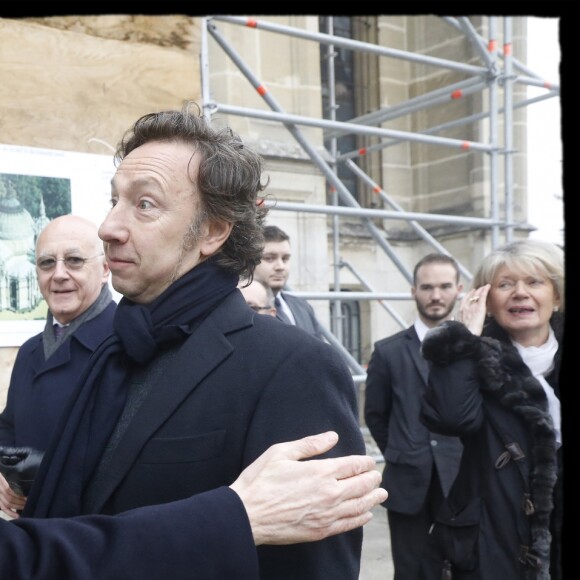 Semi-Exclusif - Stéphane Bern accueilli pour le prince Jean d'Orléans, duc de Vendôme et dauphin de France, à son arrivée pour la messe de requiem célébrée pour Son Altesse Royale le prince François d'Orléans lors de ses obsèques à la chapelle royale Saint-Louis à Dreux le 6 janvier 2018 © Alain Guizard / Bestimage