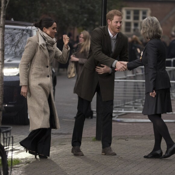 Le prince Harry et Meghan Markle arrivent à la station de radio Reprezent dans le quartier de Brixton à Londres le 9 janvier 2018.