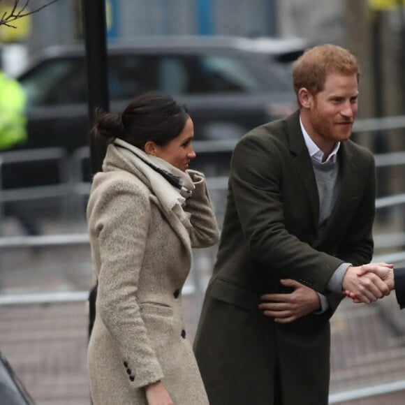 Le prince Harry et Meghan Markle arrivent à la station de radio Reprezent dans le quartier de Brixton à Londres le 9 janvier 2018.