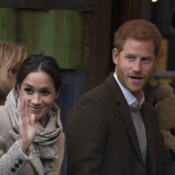 Le prince Harry et Meghan Markle arrivent à la station de radio Reprezent dans le quartier de Brixton à Londres le 9 janvier 2018.