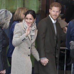 Le prince Harry et Meghan Markle arrivent à la station de radio Reprezent dans le quartier de Brixton à Londres le 9 janvier 2018.