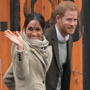 Le prince Harry et Meghan Markle arrivent à la station de radio Reprezent dans le quartier de Brixton à Londres le 9 janvier 2018.