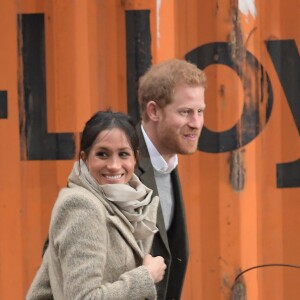 Le prince Harry et Meghan Markle arrivent à la station de radio Reprezent dans le quartier de Brixton à Londres le 9 janvier 2018.