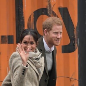 Le prince Harry et Meghan Markle arrivent à la station de radio Reprezent dans le quartier de Brixton à Londres le 9 janvier 2018.