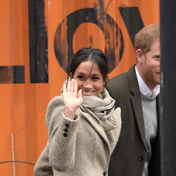 Le prince Harry et Meghan Markle arrivent à la station de radio Reprezent dans le quartier de Brixton à Londres le 9 janvier 2018.