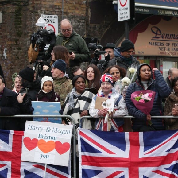 Le prince Harry et Meghan Markle arrivent à la station de radio Reprezent dans le quartier de Brixton à Londres le 9 janvier 2018.