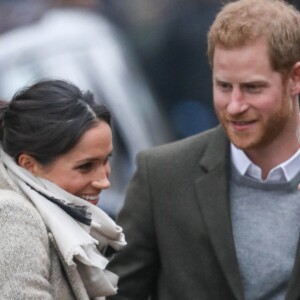 Le prince Harry et Meghan Markle arrivent à la station de radio Reprezent dans le quartier de Brixton à Londres le 9 janvier 2018.