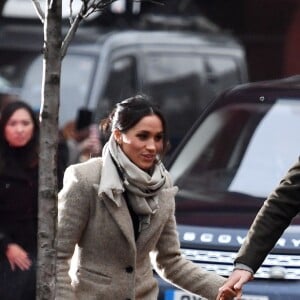 Le prince Harry et Meghan Markle arrivent à la station de radio Reprezent dans le quartier de Brixton à Londres le 9 janvier 2018.