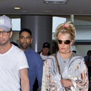 Britney Spears arrive à l'aéroport international Narita de Tokyo, le 31 mai 2017.