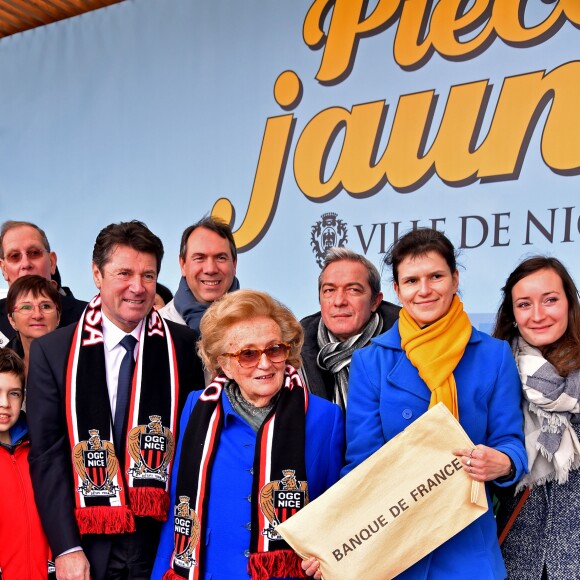 Bernadette Chirac, Conseillère générale de la Corrèze, ex première dame, l'épouse de l'ancien président Jacques Chirac, et Christian Estrosi, député, maire de Nice et président du Conseil Régional de PACA, participent à l'opération des Pièces Jaunes à Nice le 6 février 2016. © Bruno Bebert/Bestimage